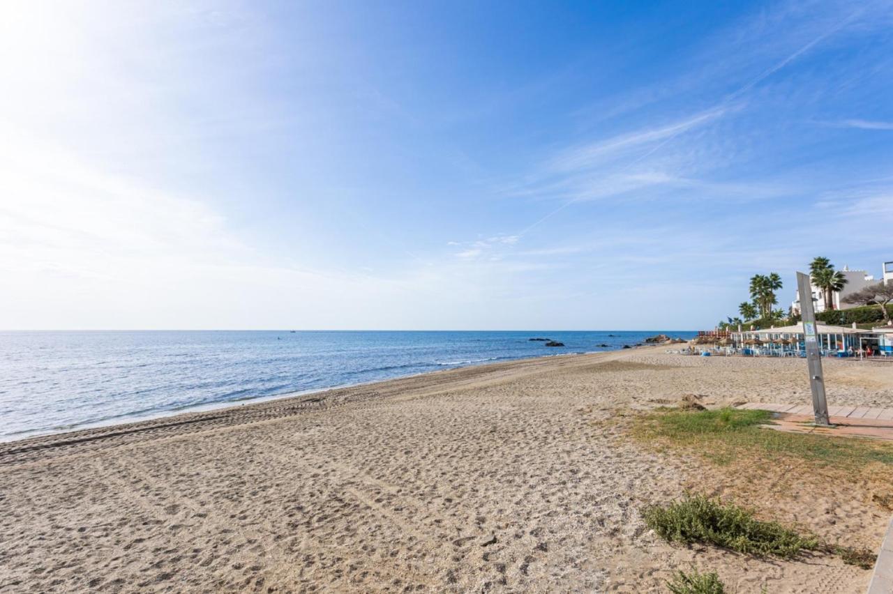 Holidays2Mijas Costa Lubina Del Sol Frontline Beach, Pool, Terrace, Seaview & Parking Sitio de Calahonda Extérieur photo